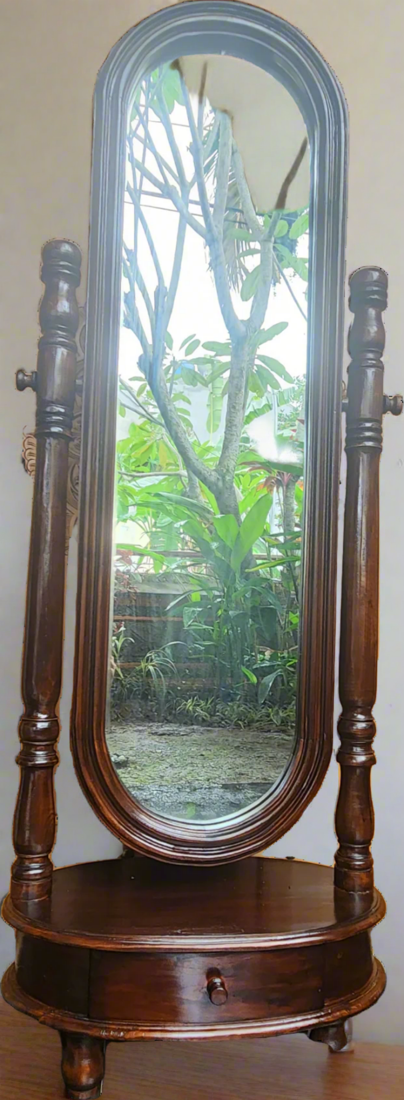 The Regal Reflection (Standing Mirror, Oval)