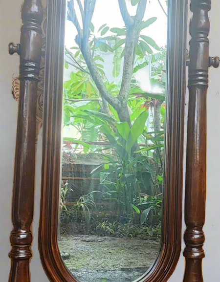The Regal Reflection (Standing Mirror, Oval)